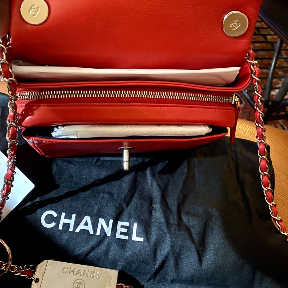 ❌SOLD❌RED CHANEL CAMERA BAG SHW CROSSBODY KEYCHAIN - Picture 11 of 15